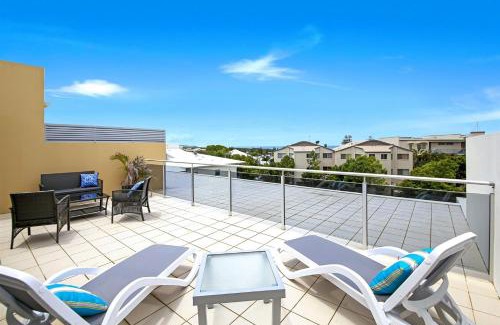 Coolum Beach Apartment | Central Coolum Penthouse with Rooftop Terrace