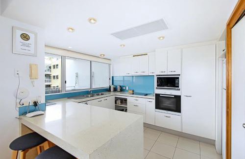 Coolum Beach Apartment | Central Coolum Penthouse with Rooftop Terrace