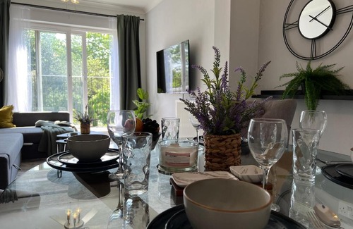 East Wickham Apartment | Central & Cosy Flat Close To London, Next To Shops
