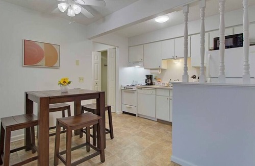 North Canton Apartment | Central & Cozy 1BR near Hall of Fame/Airport