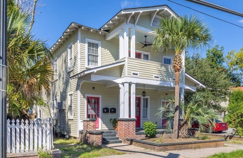 Westside Apartment | Central & Cozy Downtown Apartment