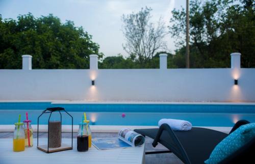 Gustirna Apartment | Central Dalmatian Pool&Grill House