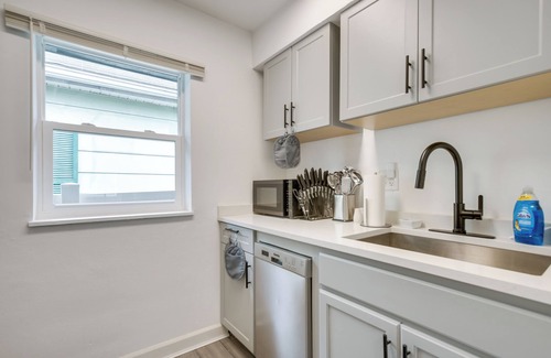 Dayton Condo | Central Dayton Apt < Half-Mi to UD!