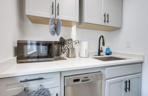 Dayton Condo | Central Dayton Apt < Half-Mi to UD!