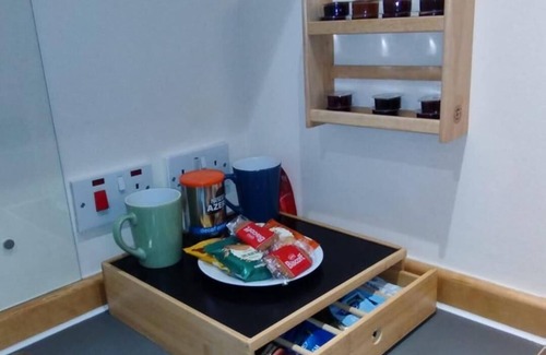 Tollcross Apartment | Central Edinburgh Flat Sleep 6, Minutes From old Town