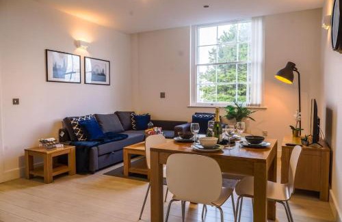 Reading Apartment | Central Flat, Free Parking, Ideal for Contractors