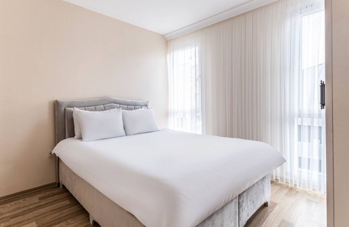 Mecidiyekoy Apartment | Central Flat Near Metro and Trump Mall in Sisli