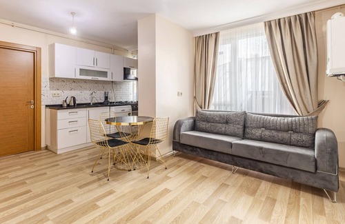 Mecidiyekoy Apartment | Central Flat Near Metro and Trump Mall in Sisli