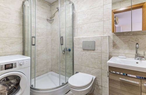 Mecidiyekoy Apartment | Central Flat Near Metro and Trump Mall in Sisli