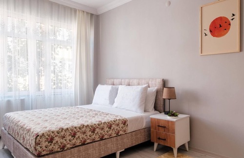 Mecidiyekoy Apartment | Central Flat with Balcony 2 min to Trump Towers