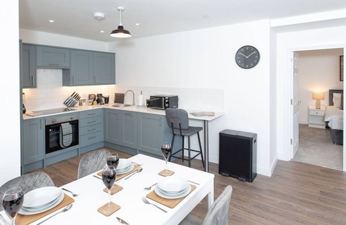 Cathays Apartment | Central Flats in Cardiff with Parking