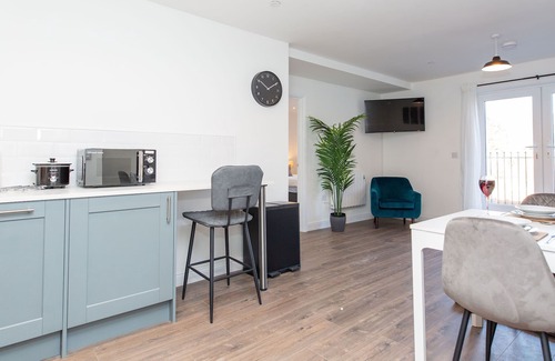 Cathays Apartment | Central Flats in Cardiff with Parking