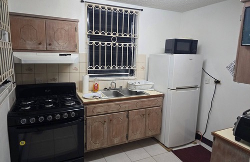 Ogees Apartment | "Central Gem: 5 Min to Airport, Frigate Bay & Downtown Port"