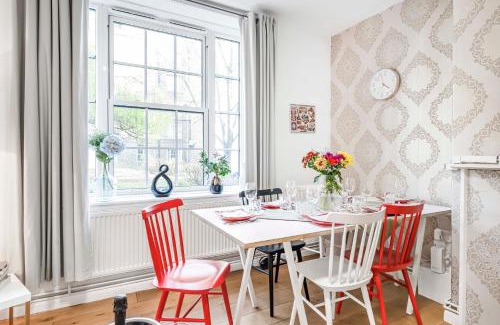 Waterloo Apartment | Central Gem in Waterloo, London