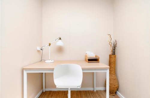 Wagga Wagga House | Central guest studio with secure parking!