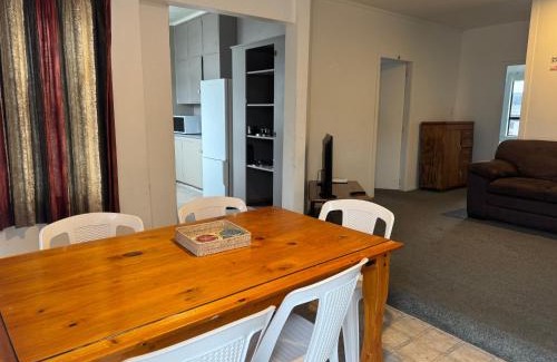 Tauranga House | Central Holiday Home