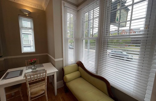 Norwich House | Central Hotel
