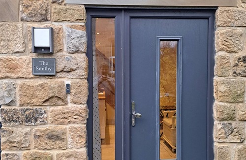 Ilkley Apartment | CENTRAL ILKLEY Most popular holiday cabin, wood fire, free parking, EV Charger