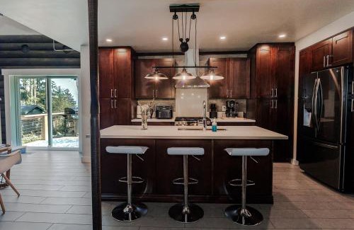 Regional District of Nanaimo Ski Chalet | Central Island Cabin, Perfect Base for Exploring