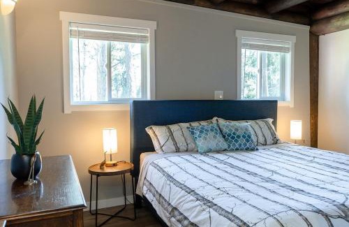 Regional District of Nanaimo Ski Chalet | Central Island Cabin, Perfect Base for Exploring