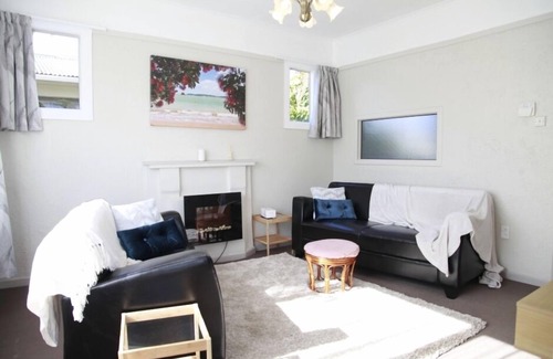 Rotorua Cottage | Central Kuirau Cottage with park views