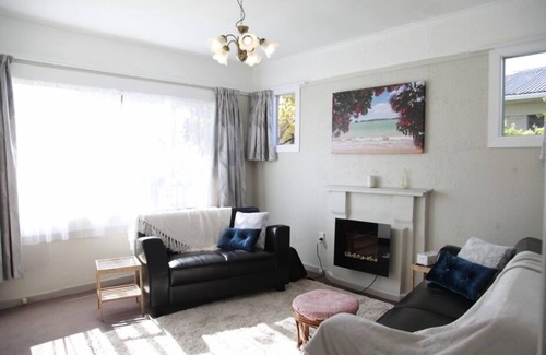 Rotorua Cottage | Central Kuirau Cottage with park views