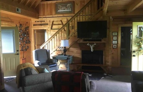 Campbellsville Cabin | Central Ky cabin with a beautiful view. Near Bourbon Trail & local festivals