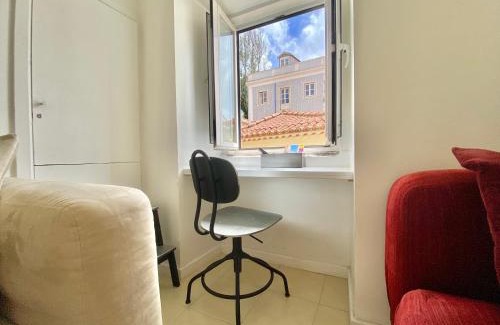 Sao Cristovao e Sao Lourenco Apartment | Central Lisbon Balcony Apartment
