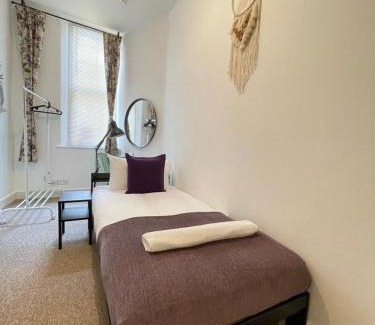 Bristol Old City Apartment | Central Located Two Bedroom Suite