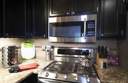 North Hilltop Villa | Central Location 4BR w/Arcades & Spacious Parking