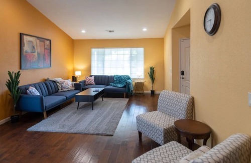 Blue Oak Terrace Revised Villa | Central Location 4BR w/Arcades & Spacious Parking