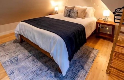 Mills River House | Central Location-EV-Large Fenced Yard-FirePit