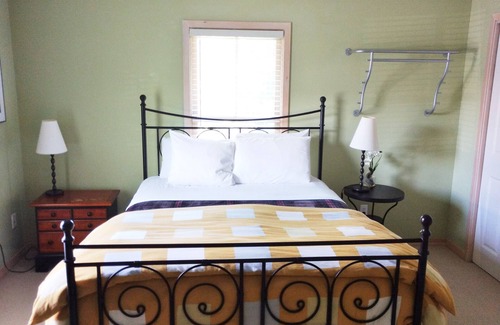 Douglas House | Central Location In Downtown Douglas