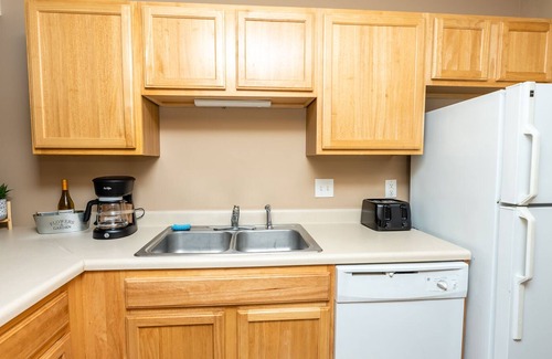Hanahan Condo | Central Location in North Charleston