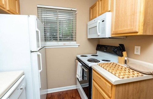 Hanahan Condo | Central Location in North Charleston