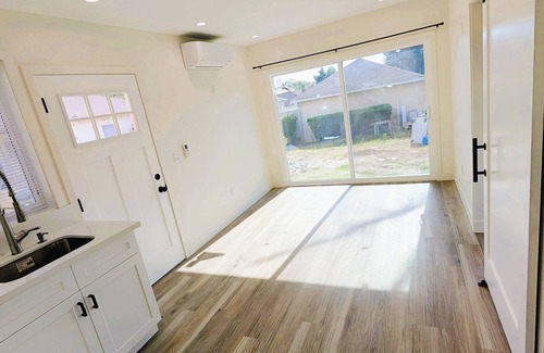 Inglewood Villa | Central Location: SoFi, Intuit, Youtube, Beach