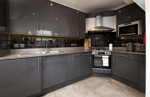 Castle Baynard Apartment | Central London 3 Bed Flat (FS4)