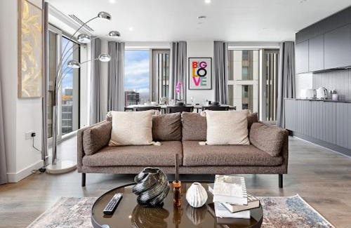 Stratford and New Town Apartment | Central London Luxurious 2bed WITH POOL AND ROOFTOP by AYMONS HAVEN