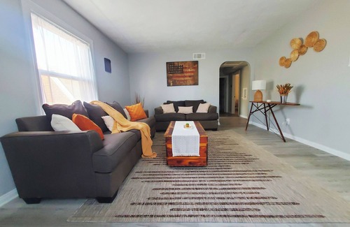 Southside House | Central Louisville Gem – King Size Bed