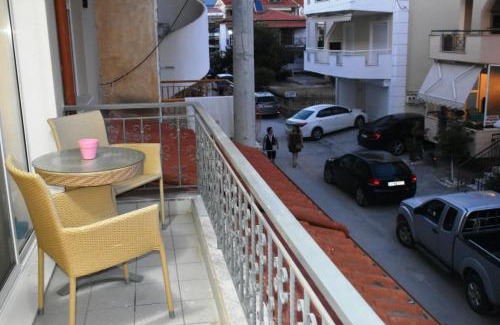 Paralia Ofryniou Apartment | Central Luxury Apartment next to the Beach