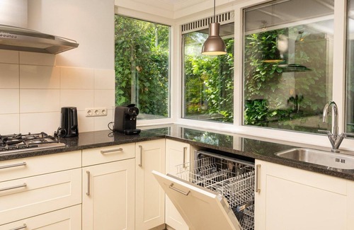 Lieren House | Central luxury group villa with hot tub, five bedrooms, large kitchen, and fenced garden. Plenty of privacy and comfort both indoors and outdoors.