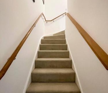 Cambridge House | Central Luxury Peaceful Home With Driveway Parking - Cambridge Homehost