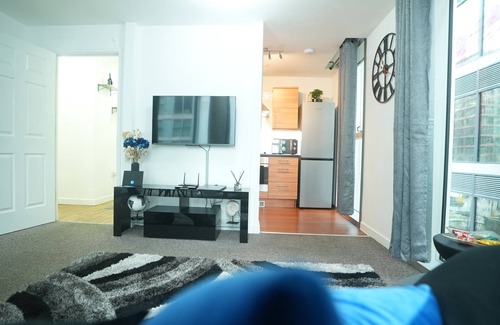 Central Milton Keynes Apartment | Central M K 1-bedroom Apartment, Sleeps 4, Parking