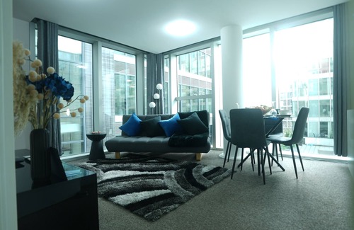 Central Milton Keynes Apartment | Central M K 1-bedroom Apartment, Sleeps 4, Parking