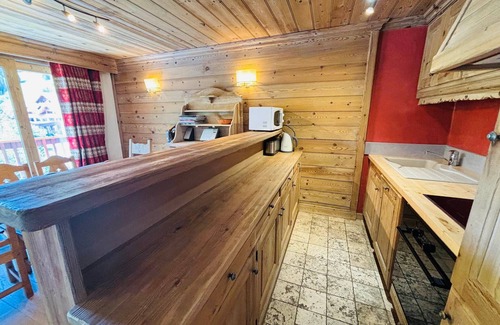 Meribel Centre Apartment | Central Méribel 3-Room Apartment for 6, Near Shops and Ski Slopes with Stunning Mountain View