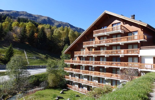 Meribel Centre Apartment | Central Méribel 3-Room Apartment for 6, Near Shops and Ski Slopes with Stunning Mountain View