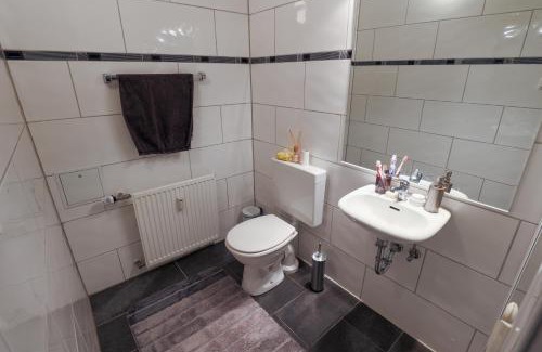 Großenbaum Apartment | Central Messe Airport DUS Apartment with Terrace
