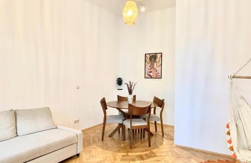 Himmelpfortgrund Apartment | Central & Modern Apartment with Balcony