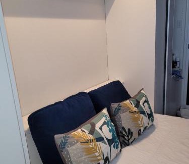 Rushcutters Bay Apartment | Central - Modern, Stylish Studio with a touch of Art Deco
