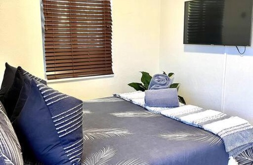 Central Fort Lauderdale House | Central Nautical Themed 4 bed 2 bath Home